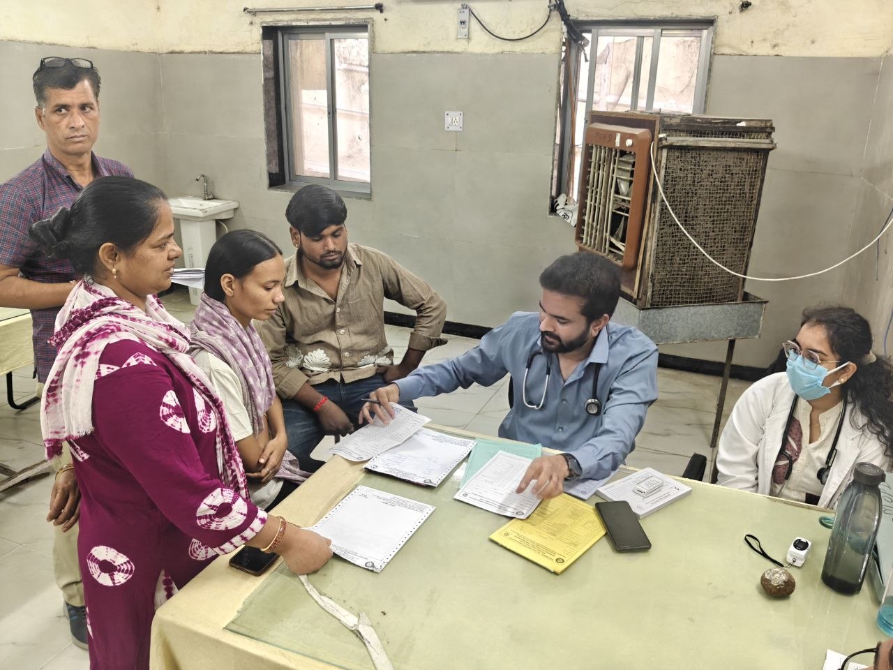 गुलाबी ठंड का प्रकोप: एमजीएच की मेडिकल ओपीडी में मरीजों की भीड़