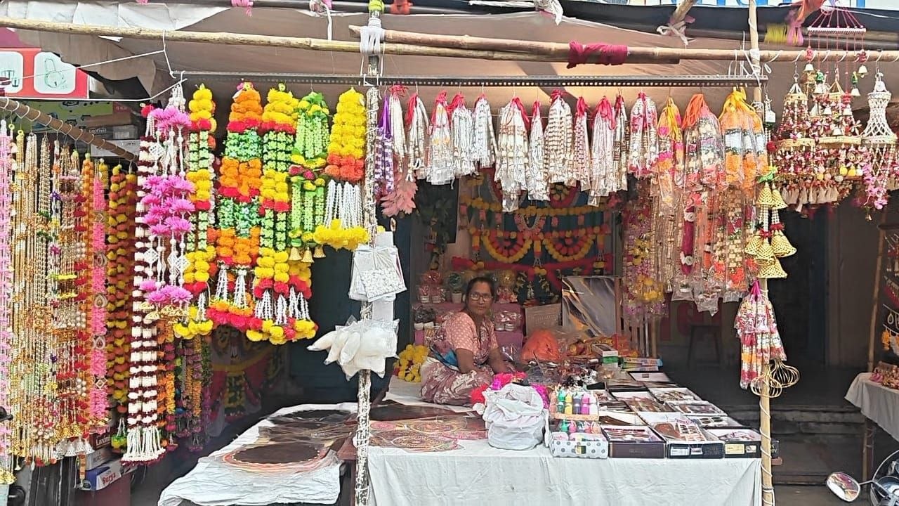दीपोत्सव की तैयारियां :सजने लगे बाजार, दुकानों पर बिखरी सतरंगी छटा, खरीदारी ने पकड़ा जोर