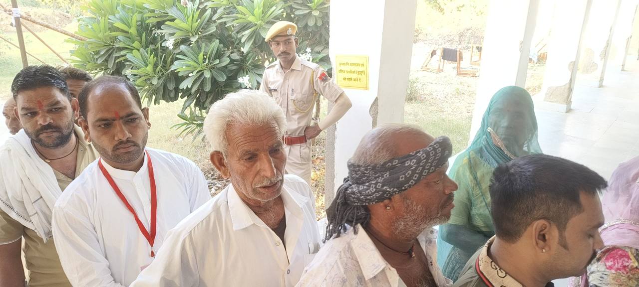 पहले चरण में नौ पंचायत समितियों में हो रहा मतदान, जिला परिषद की 28 सीटों पर 72 प्रत्याशी मैदान मे