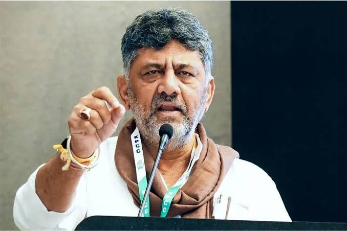 भाजपा-जेडीएस कार्यकर्ताओं ने जलाए एक लाख से ज्यादा फॉर्म-7 - मुख्यमंत्रीडी.के. शिवकुमार
