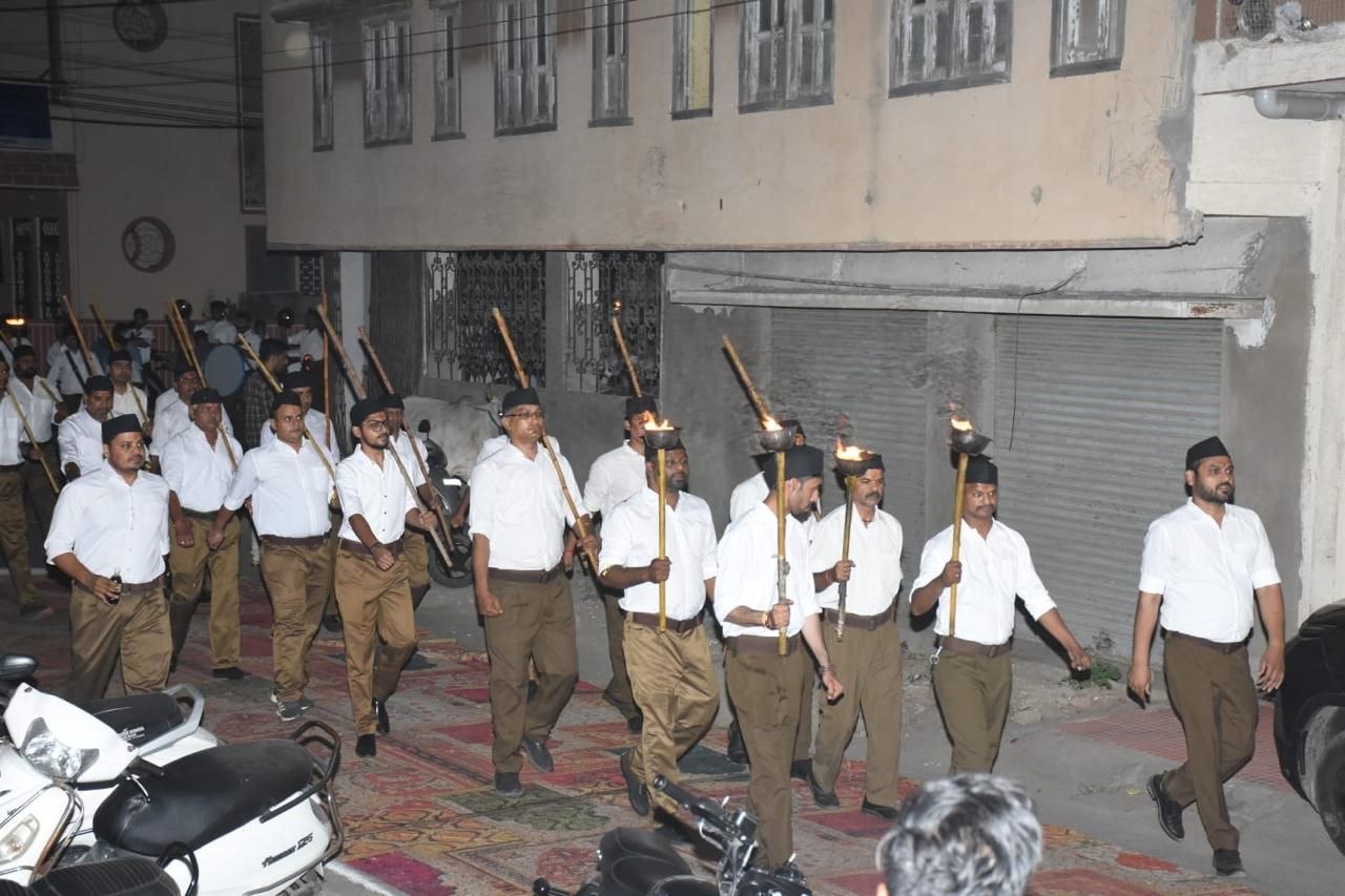 पद संचलन में अनुशासन और राष्ट्रभक्ति के जयकारों से गूंजी काशीपुरी